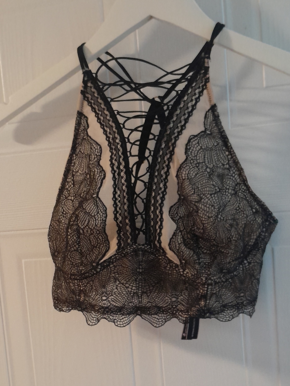 Victoria's Secret Black Lace Strappy Bralette ** Never Worn**